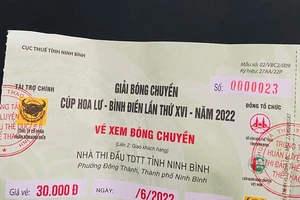Vé bán vào sân xem thi đấu bóng chuyền tại Cúp Hoa Lư-Bình Điền 2022 ở Ninh Bình. Việc bán vé trở lại ở các giải đấu bóng chuyền trong nước sẽ tăng thêm nguồn thu cho nhà tổ chức. Ảnh: M.CHIẾN