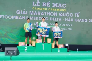 Hoàng Nguyên Thanh đã có thêm tấm huy chương vô địch giải marathon tại Hậu Giang trong năm nay. Ảnh: H.N.THANH