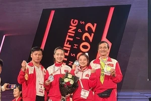 Cử tạ Việt Nam giành được 2 tấm HCV, 2 HCB ngay ngày tranh tài đầu tiên giải vô địch châu Á 2022. Ảnh: H.H.CHÍ