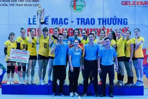 Đội nữ Thái Bình đã vô địch giải bóng chuyền trên sân nhà. Ảnh: G.THÁI BÌNH