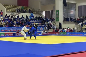 VĐV judo thi đấu sôi nổi tại Đại hội thể thao toàn quốc ở nhà thi đấu Hoài Đức (Hà Nội). Ảnh: V.N.T