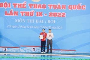 Phạm Thị Vân (bơi) là một trong những VĐV tiêu biểu đã giành HCV tại Đại hội thể thao toàn quốc năm nay. Ảnh: LƯỢNG LƯỢNG