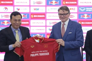 HLV Philippe Troussier chính thức là HLV trưởng đội tuyển bóng đá nam Việt Nam. Ảnh: MINH HOÀNG