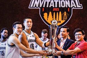Đội bóng tới từ Hongkong-Trung Quốc đã nhận cúp vô địch ABL 2023 tại nhà thi đấu Nguyễn Du (TPHCM). Ảnh: BR.TV