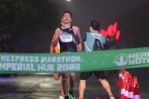 Nguyễn Văn Lai đã vô địch nội dung marathon nam tại TT-Huế trong ngày 16-4. Ảnh: ĐÔNG HUYỀN