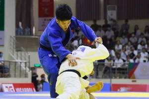Chu Đức Đạt (xanh) là một trong những gương mặt giành thành tích HCV tại SEA Games 31 năm ngoái cho tuyển judo Việt Nam. Ảnh: TCTDTT