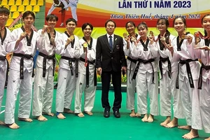 Ông Nguyễn Thanh Huy (áo đen) sẽ tham gia điều hành môn taekwondo tại SEA Games 32. Ảnh: T.HUY