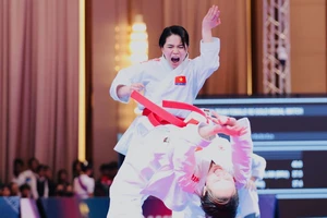 Sự dũng mãnh của các tuyển thủ karate Việt Nam đã tạo cảm hứng cho người hâm mộ tại SEA Games 32 vừa qua. Ảnh: DŨNG PHƯƠNG