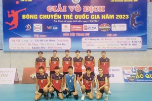 Bóng chuyền nam trẻ Hà Nội lọt vào bán kết và chờ đợi một chiến thắng lịch sử để có trận tranh ngôi vô địch. Ảnh: MINH MINH