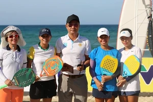 Các tay vợt đã thi đấu chung kết đôi nữ tại giải. Ảnh: VTF