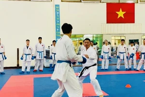 Tuyển karate Việt Nam đang tập luyện chuẩn bị cho giải vô địch châu Á 2023. Ảnh: VŨ SƠN