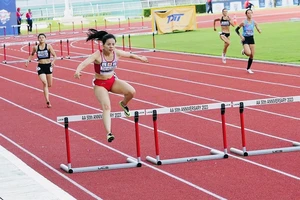 Nguyễn Thị Huyền đã không có huy chương ở cự ly 400m rào nữ tại giải điền kinh vô địch châu Á 2023. Ảnh: MINH MINH