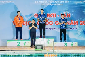 VĐV Nguyễn Thành Lộc (giữa) vẫn là điểm sáng của đội lặn TPHCM tại giải vô địch quốc gia 2023. Ảnh: HCMSWIMING