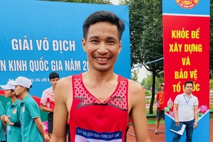 Nguyễn Văn Lai đã có HCV nội dung 5.000m tại giải năm nay. Ảnh: MINH MINH