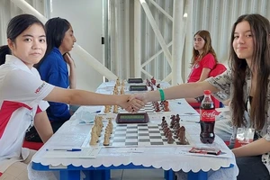 Kỳ thủ Hồng Nhung (trái) từng giành HCB nhóm U16 nữ ở giải năm ngoái. Ảnh: ANH THƯ
