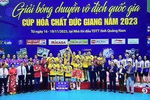 Đội nữ Ninh Bình lần đầu tiên vô địch giải bóng chuyền quốc gia. Ảnh: MINH MINH