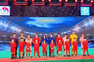 Đội tuyển bóng đá nam, nữ và futsal Việt Nam có trang phục mới từ năm 2024. Ảnh: MINH MINH