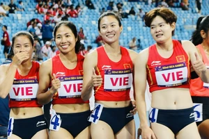 Lê Tú Chinh đã thi đấu tại SEA Games 32 và giành HCB tiếp sức 4x100m nữ cùng đội tuyển điền kinh Việt Nam. Ảnh: DŨNG PHƯƠNG