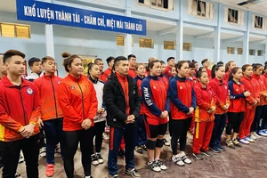 Tuyển cử tạ Việt Nam rất quyết tâm có suất chính thức dự Olympic 2024. Ảnh: MINH MINH