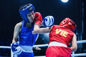 Boxing Việt Nam (áo đỏ) đang thi đấu ở giải trẻ tại Kazakhstan. Ảnh: ASBC