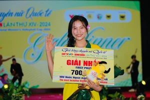 Lữ Thị Phương có vóc dáng đẹp nhất để được bầu chọn là Hoa khôi áo dài cầu thủ Việt Nam ở giải năm nay. Ảnh: DŨNG PHƯƠNG