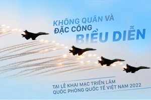 Không quân và đặc công biểu diễn tại lễ khai mạc Triển lãm Quốc phòng quốc tế Việt Nam 2022