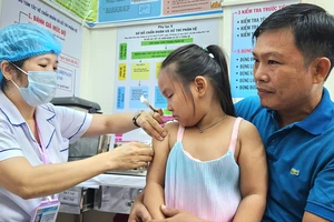 TPHCM: Giám sát tiêm vaccine sởi, đảm bảo an toàn cao nhất