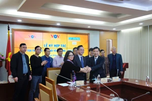 First News - Trí Việt ký kết hợp tác chia sẻ bản quyền với Đài Tiếng nói Việt Nam
