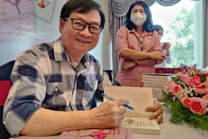 Nhà văn Nguyễn Nhật Ánh trở lại thế giới loài vật với “Ra bờ suối ngắm hoa kèn hồng” 