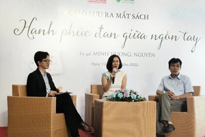 Cựu MC Minh Hương ra mắt sách truyền cảm hứng sống hạnh phúc