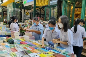 Hội sách xuyên Việt về Công viên Văn Lang (quận 5) với nhiều ưu đãi hấp dẫn 