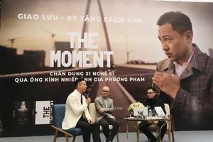 “The Moment”: Chân dung 31 nghệ sĩ qua ống kính nhiếp ảnh gia Phương Phạm 
