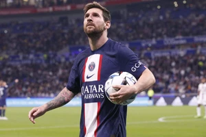 Messi đã chốt sẽ ở lại PSG