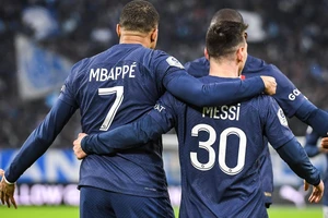 Mbappe "chưa thân lắm" với Messi?