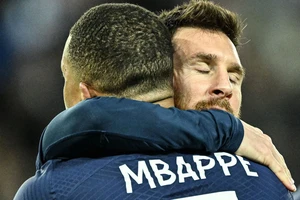 Messi ăn mừng cảm xúc cùng Mbappe