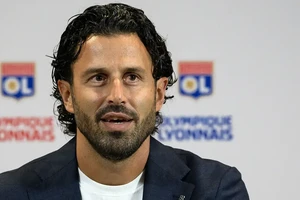 Lyon không trả tiền bồi thường cho cựu HLV Fabio Grosso?