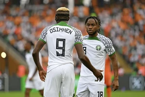 Osimhen và Lookman, bộ đôi tỏa sáng giúp tuyển Nigeria hạ Cameroon