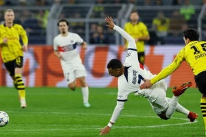 Mbappe từng gặp phải rất nhiều khó khăn tại Signal Iduna Park