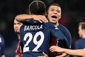 Sao trẻ Barcola tỏ lòng biết ơn 'người thầy' Mbappe