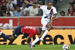 "Tiểu Mbappe" Bradley Barcola thi đấu xuất sắc trước Lille