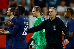 Luis Enrique thừa nhận "thói quen xấu" của PSG