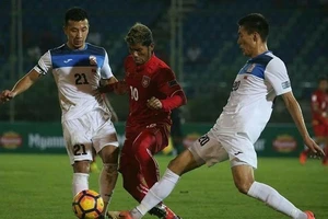 Myanmar (áo đỏ) trong trận thua 0-7 trước Kyrgyztan. Ảnh: AFC