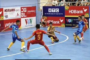 Kardiachain Sài Gòn thắng dễ Vietfootball. 