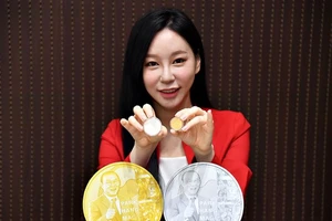 Những Kỷ niệm chương khắc hình HLV Park Hang-seo