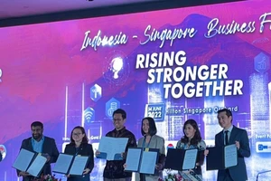 Đại diện Lãnh đạo World Trade Center Binh Dương New City ký thỏa thuận hợp tác thúc đẩy giao thương và phát triển lĩnh vực logistics với dự án Andalin Trade tại Diễn đàn kinh tế Indonesia-Singapore