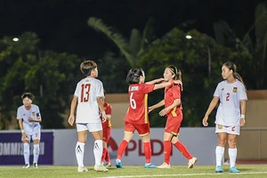 Huỳnh Như và Hoàng Quỳnh ghi bàn cho đội Việt Nam ở hiệp đầu