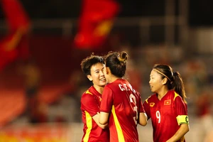 Các cô gái Việt Nam toàn thắng ở vòng bảng, ghi 18 bàn và không để lọt lưới bàn nào