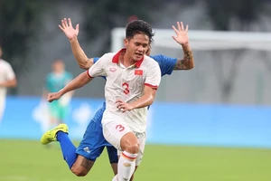Oympic Việt Nam thắng trận ra quân nhưng với người hâm mộ thì chưa "ngọt" lắm khi bị thủng lưới 2 bàn