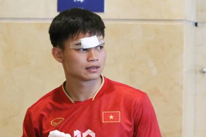Hồ Văn Cường bị chấn thương ở trận gặp đội tuyển Trung Quốc