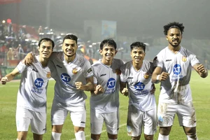 Nam Định gây ấn tượng qua 4 trận thắng liên tiếp tại V-League 2023-2024
